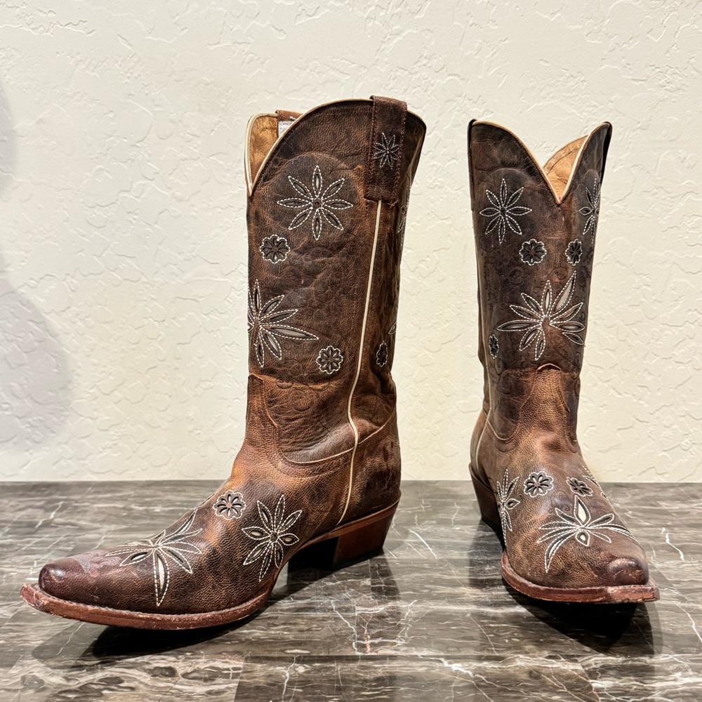 Shyanne Daisy Mae Leather Floral Overlay Cowboy Boots - Picture 14 of 14